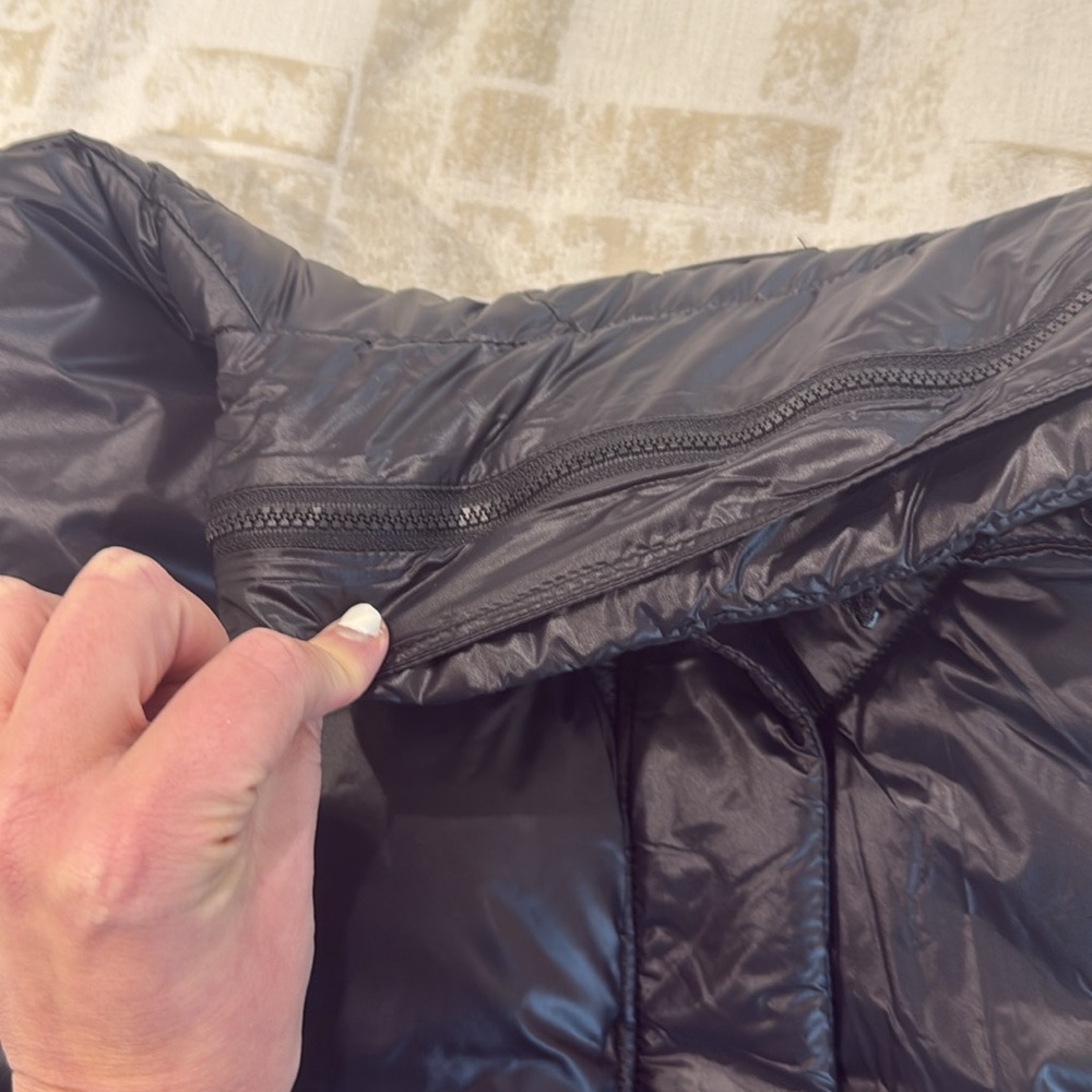 Andrew Marc sport bubble vest pockets XL has a hidden hood Zipper host pick - Picture 17 of 17